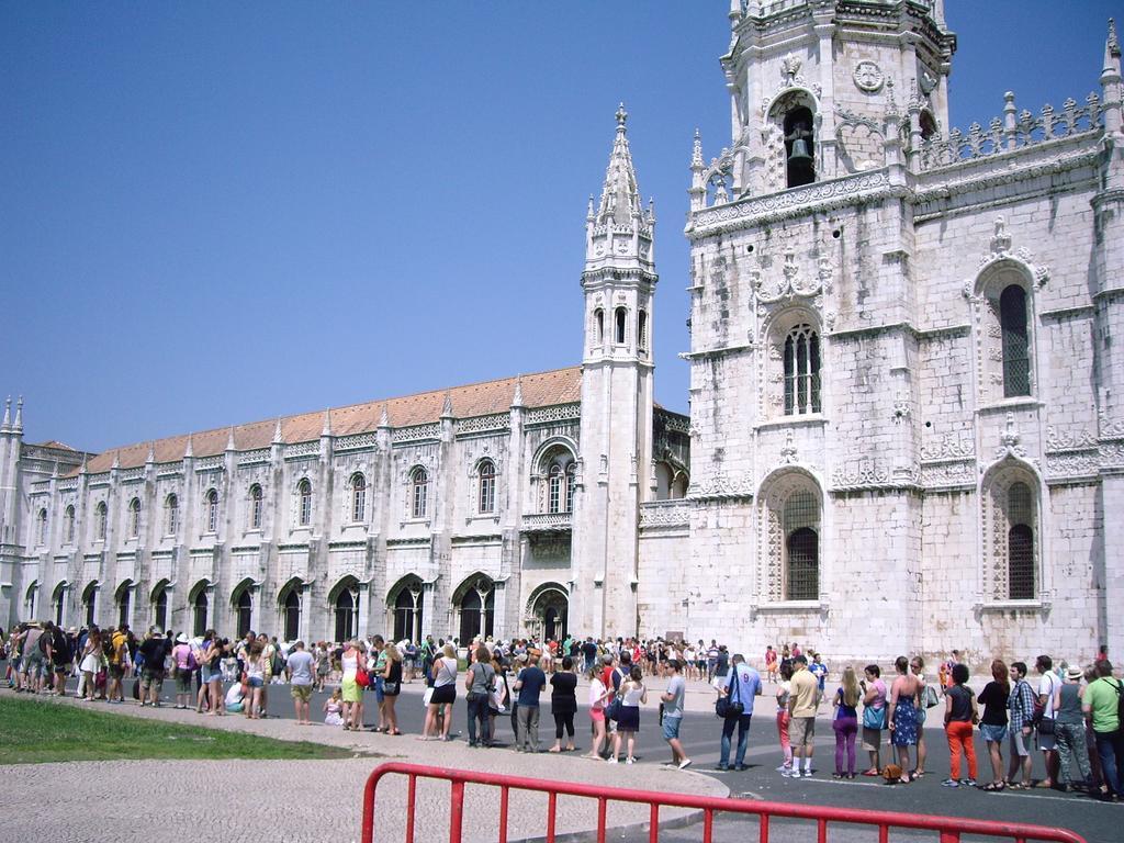 Residencial Camoes Bed & Breakfast Lisbon Exterior photo