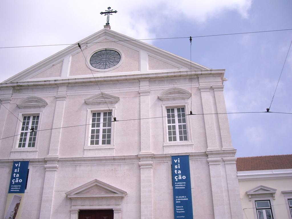 Residencial Camoes Bed & Breakfast Lisbon Exterior photo