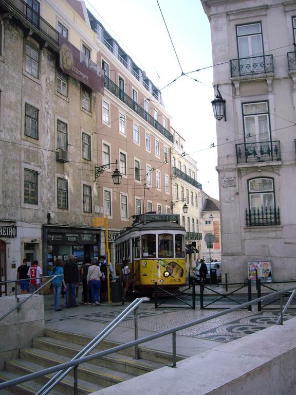 Residencial Camoes Bed & Breakfast Lisbon Exterior photo