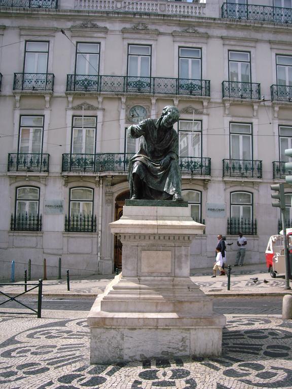 Residencial Camoes Bed & Breakfast Lisbon Exterior photo